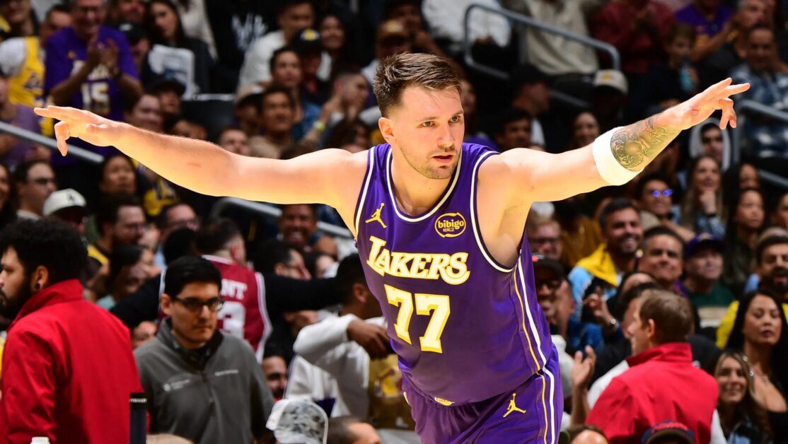 에미레이트 NBA 컵 MVP 래더: Luka Dončić가 녹아웃 라운드로 향하는 길을 이끌고 있습니다.