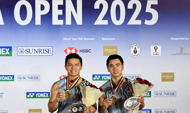 고세페이(Goh Sze Fei)와 누르 이즈딘(Nur Izzuddin)이 새로운 남자 복식 세계 1위가 된 것을 축하합니다!(사진: AFP)