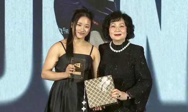 안세영은 압도적인 시즌을 보낸 후 2025년 BWF 올해의 여자 선수상을 수상했습니다. (사진설명: BWF)