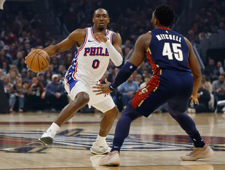 타이레스 맥시, 도노반 미첼