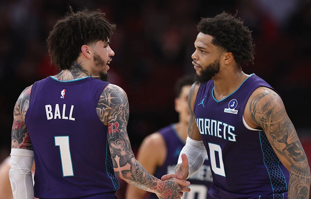 라멜로 볼, 마일스 브리지스