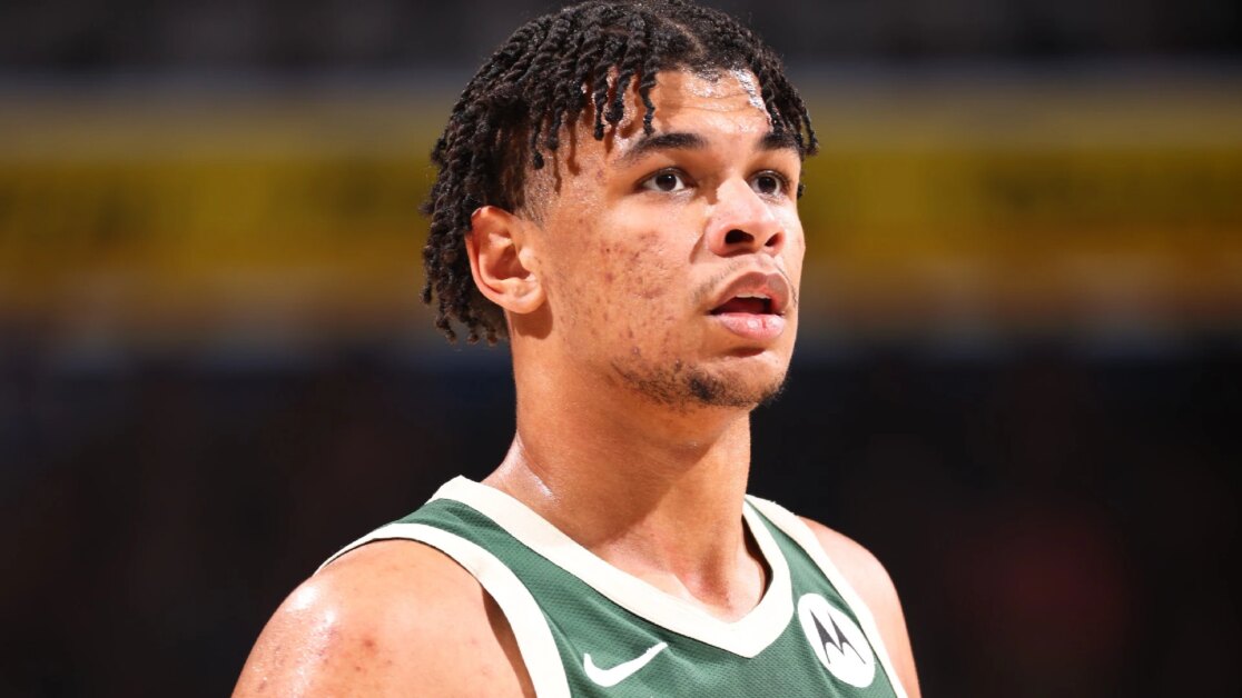 The Athletic: Ousmane Dieng은 몇 시간 만에 3개 팀으로 트레이드되었습니다. 그는 그 이후로 벅스의 ‘보석’이 되었습니다