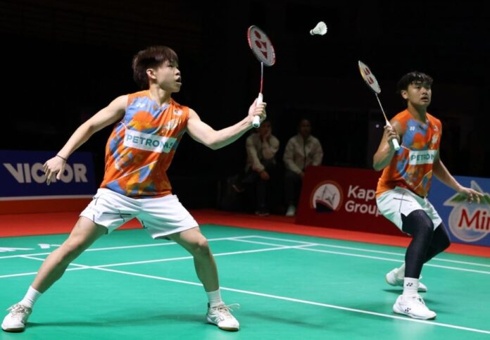 Aaron Tai/Kang Khai Xing 2026년 오를레앙 마스터스 2라운드 가을. (사진: 베르나마)