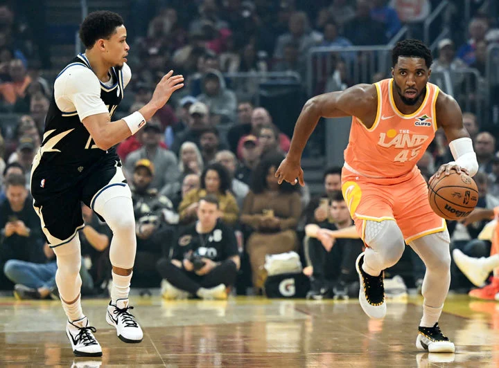 라이언 롤린스, 도노반 미첼